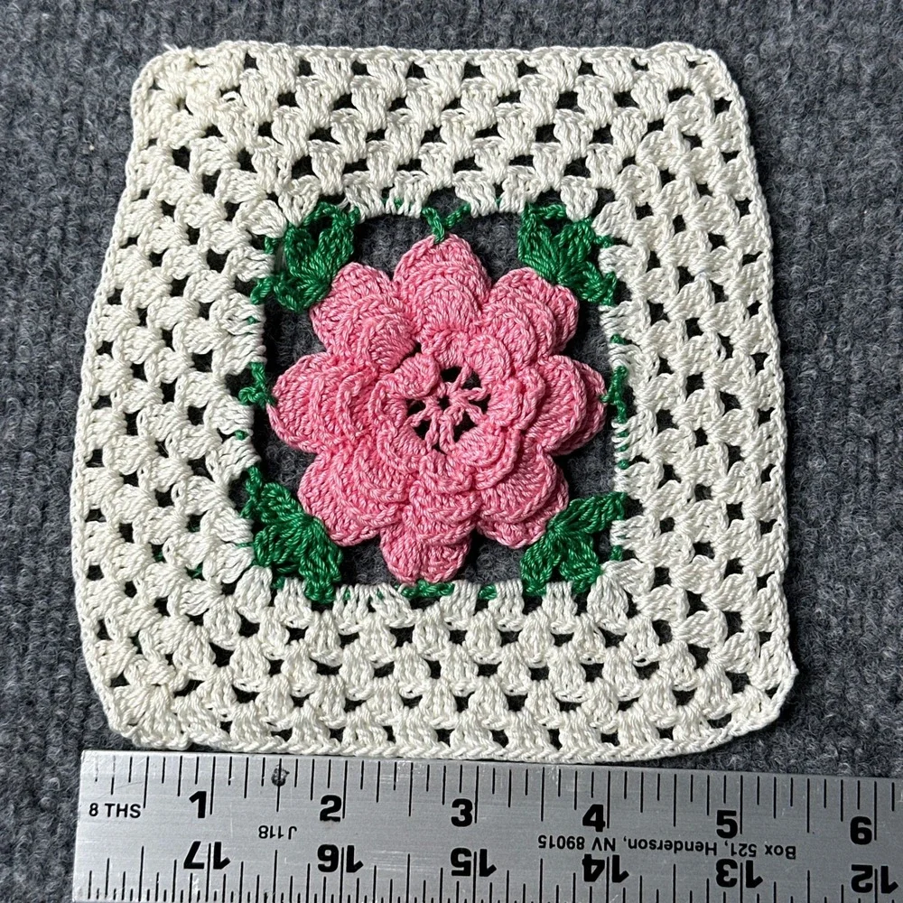 Vintage Floral Dollies Set of 4 Cream Pink Crochet 3D Rose Handmade - Picture 5 of 6